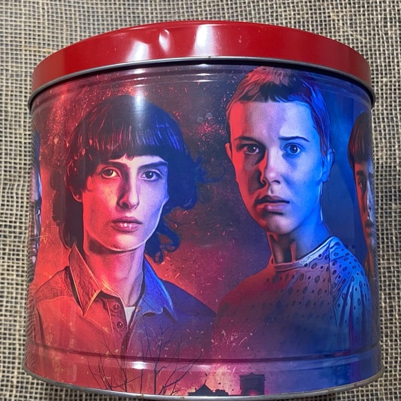 Stranger Things 20 Piece Bundle: Metal Tin, 14 Patches, Backpack, 5 T-shirts - Picture 15 of 16
